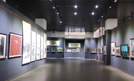 參觀昆明市博物館環(huán)保書畫展，為搭建教育基地學(xué)習(xí)、取經(jīng)